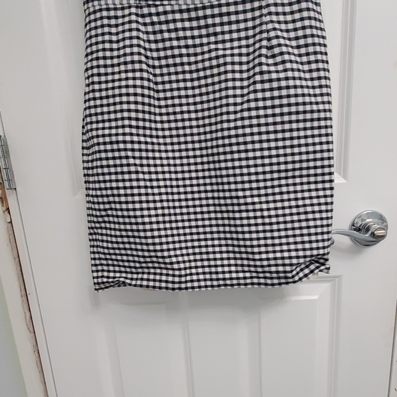 GUESS off the shoulder, zipper in back. - Picture 2 of 4